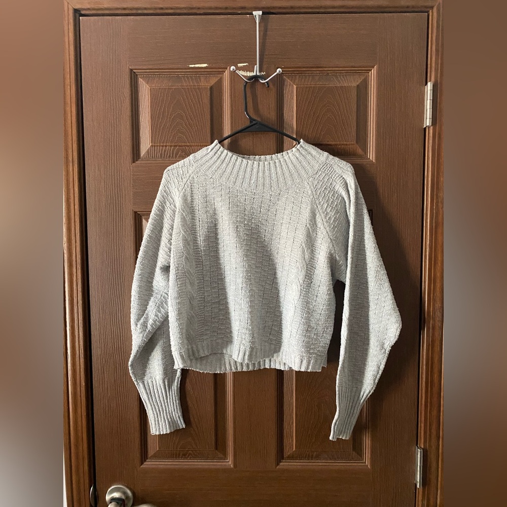 SHEIN Light Gray Crew Neck Sweater